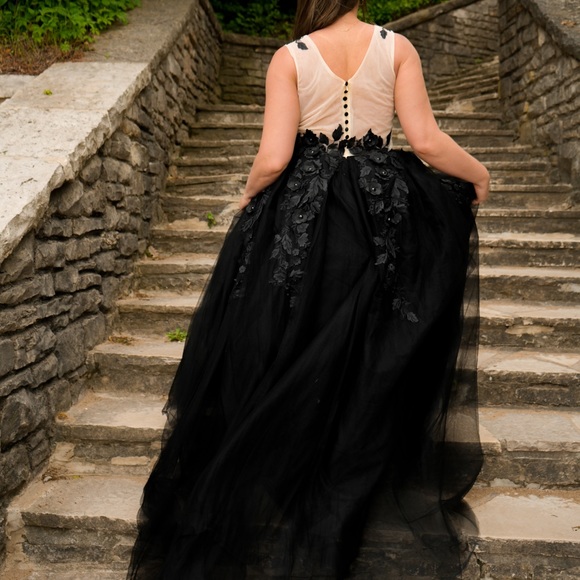 Gothic style black wedding Dress size 16 US A line wedding dress - Picture 3 of 6